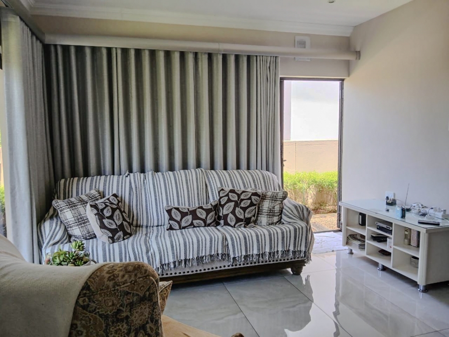 6 Bedroom Property for Sale in Izinga Estate KwaZulu-Natal