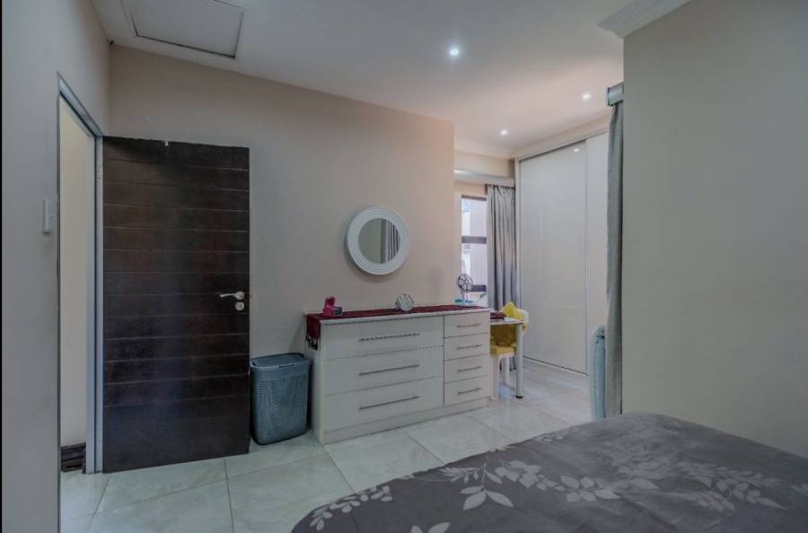 6 Bedroom Property for Sale in Izinga Estate KwaZulu-Natal