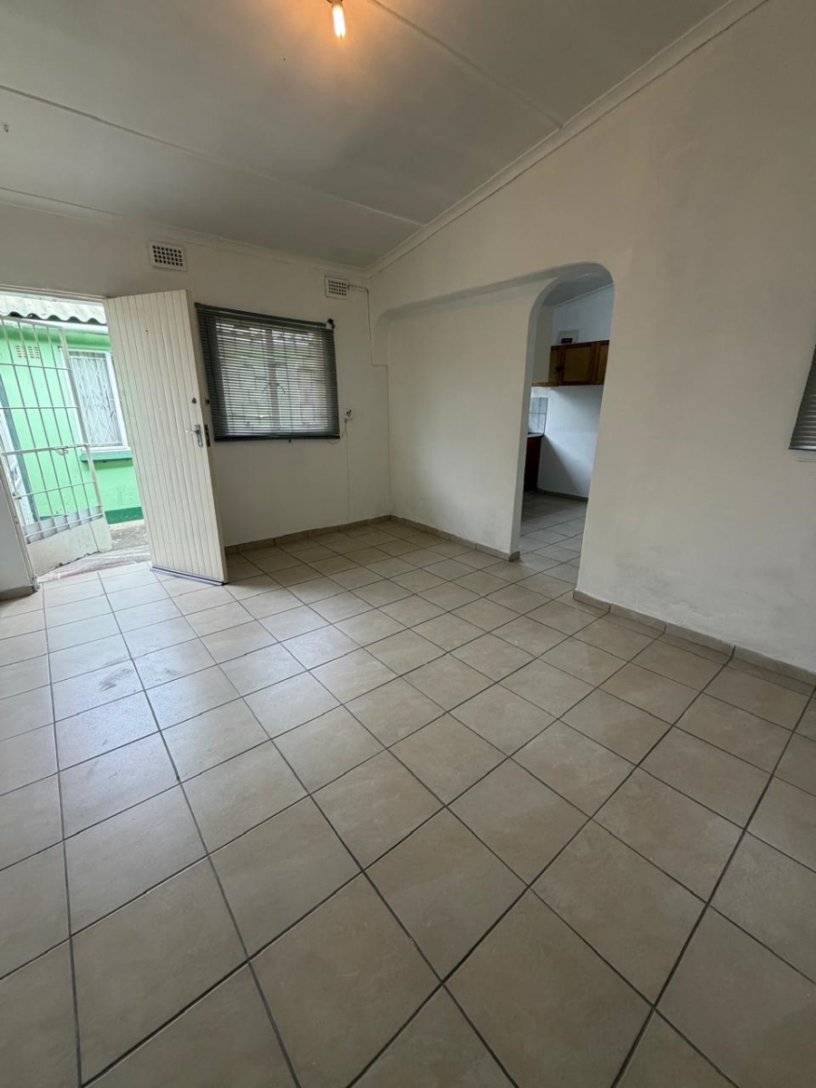 To Let 1 Bedroom Property for Rent in Clayfield KwaZulu-Natal