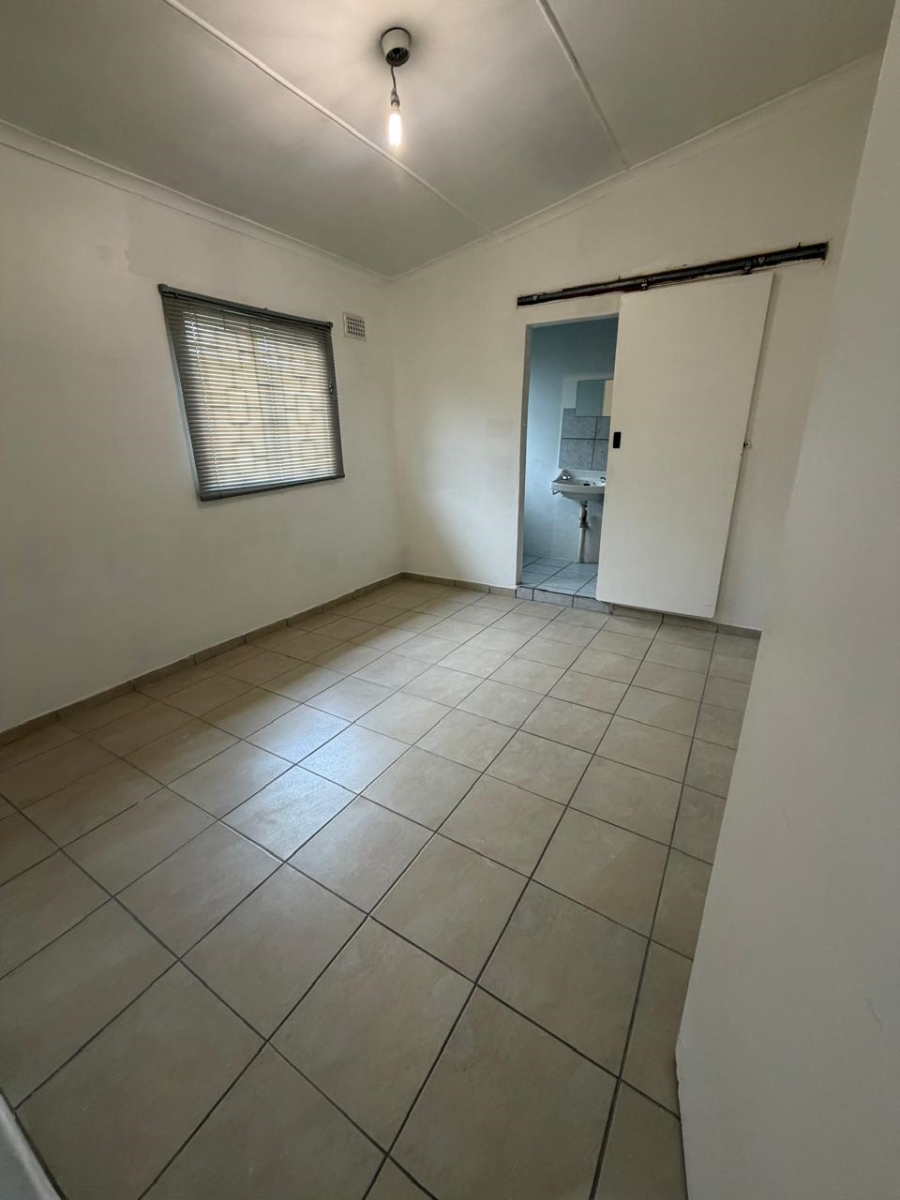 To Let 1 Bedroom Property for Rent in Clayfield KwaZulu-Natal