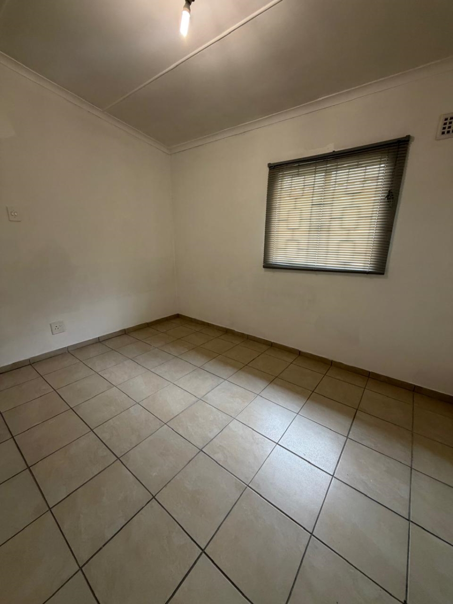 To Let 1 Bedroom Property for Rent in Clayfield KwaZulu-Natal