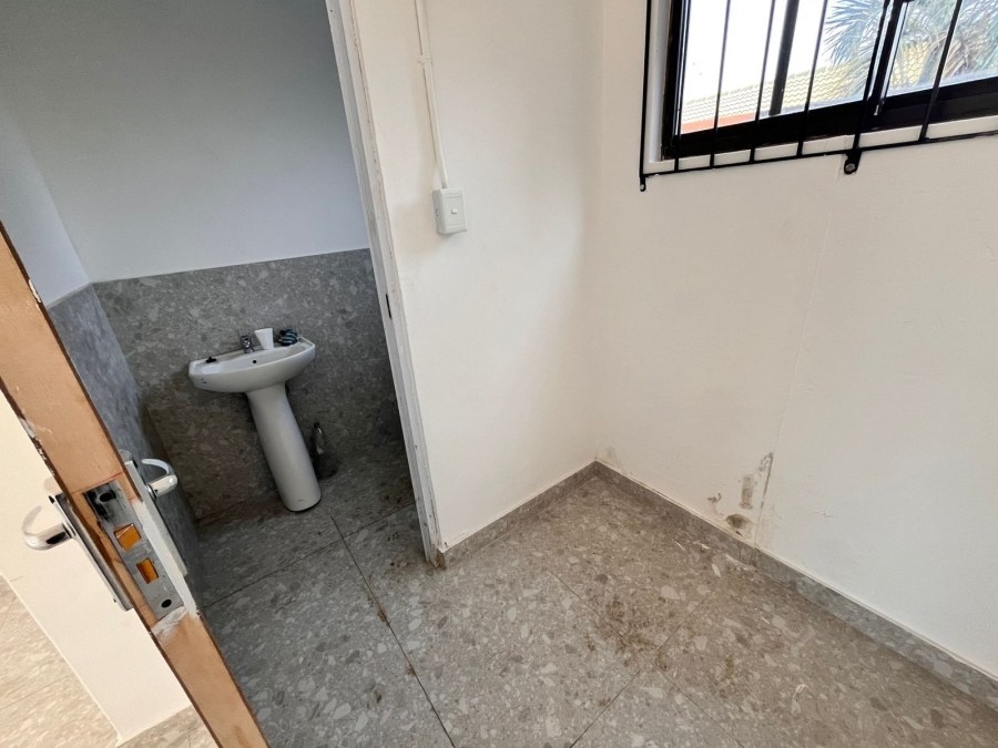 To Let Commercial Property for Rent in Bluff KwaZulu-Natal