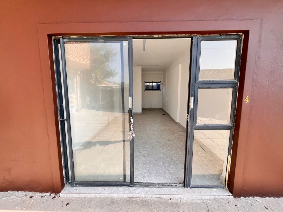 To Let Commercial Property for Rent in Bluff KwaZulu-Natal
