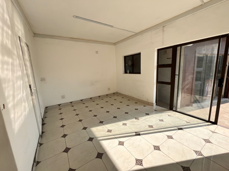 To Let Commercial Property for Rent in Bluff KwaZulu-Natal