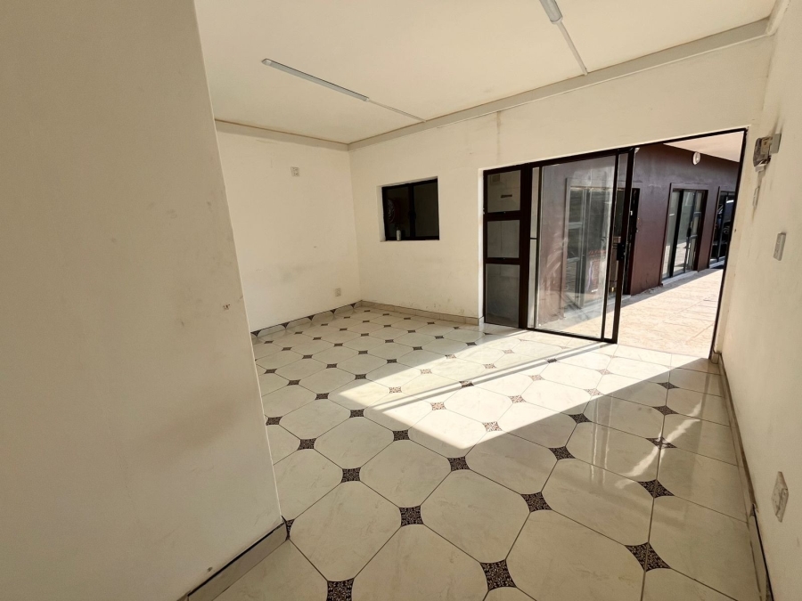 To Let Commercial Property for Rent in Bluff KwaZulu-Natal