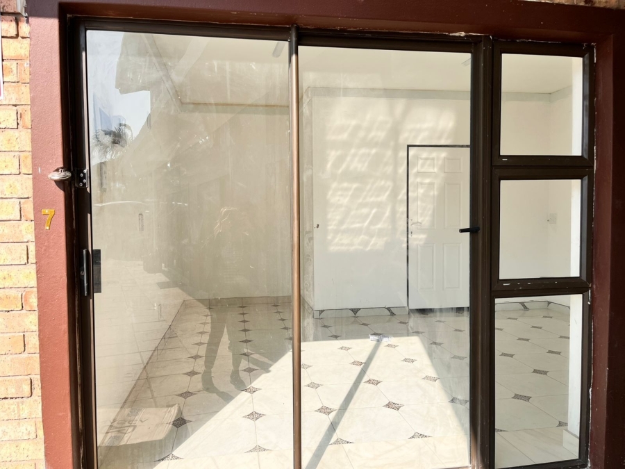 To Let Commercial Property for Rent in Bluff KwaZulu-Natal