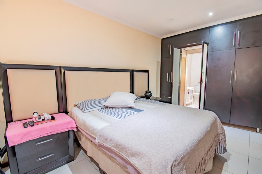 4 Bedroom Property for Sale in Dawncliffe KwaZulu-Natal