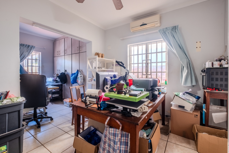 6 Bedroom Property for Sale in Athlone KwaZulu-Natal