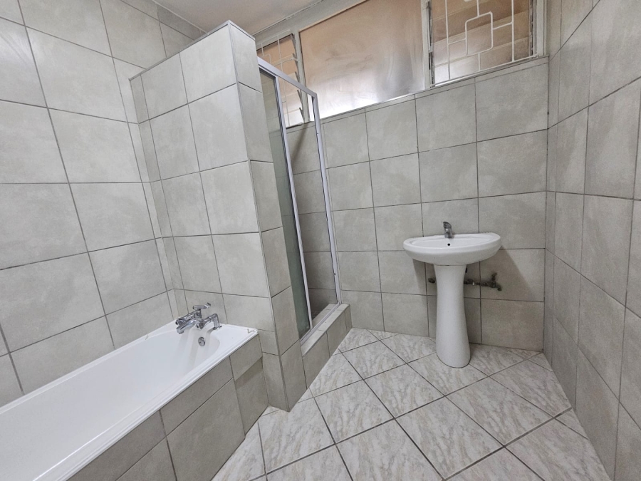 2 Bedroom Property for Sale in Amanzimtoti KwaZulu-Natal