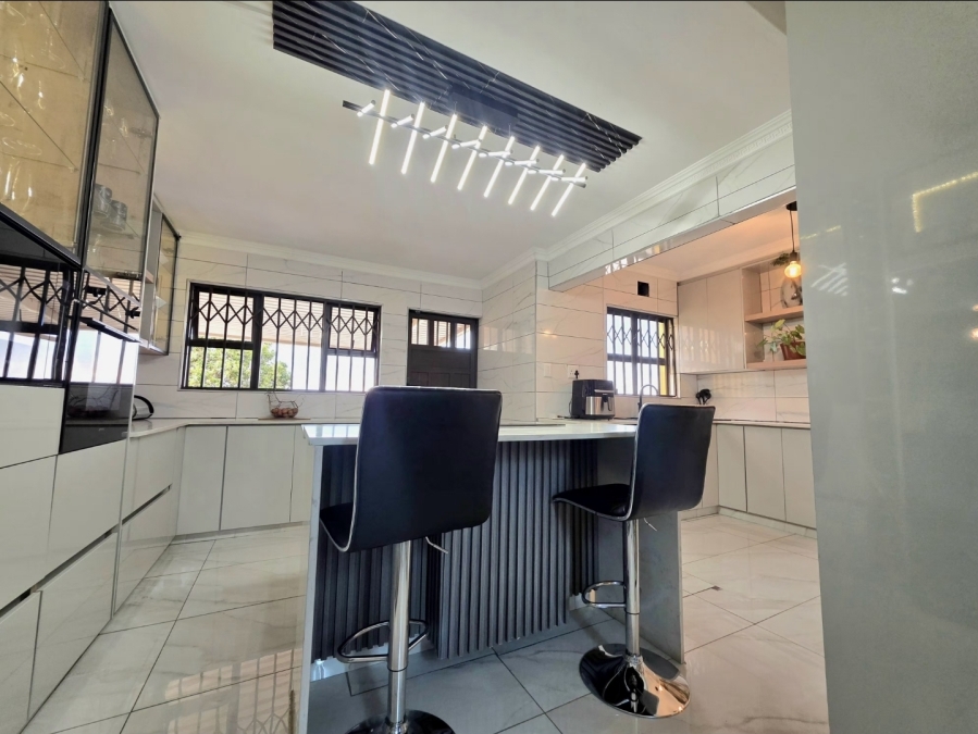 8 Bedroom Property for Sale in Isipingo Hills KwaZulu-Natal
