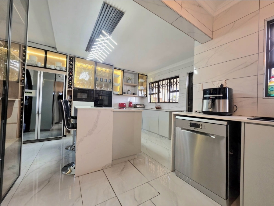 8 Bedroom Property for Sale in Isipingo Hills KwaZulu-Natal