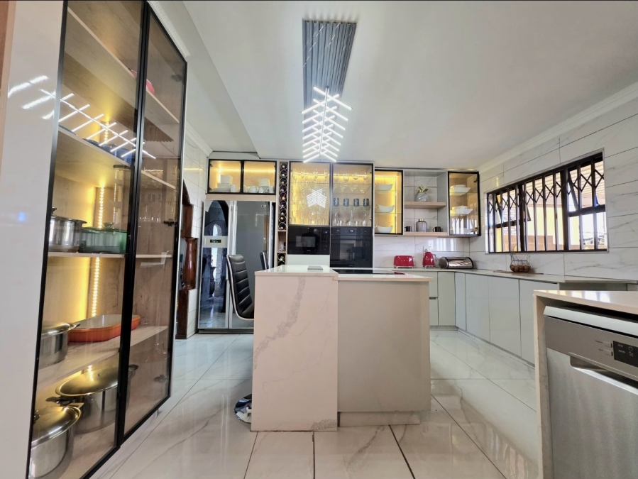 8 Bedroom Property for Sale in Isipingo Hills KwaZulu-Natal