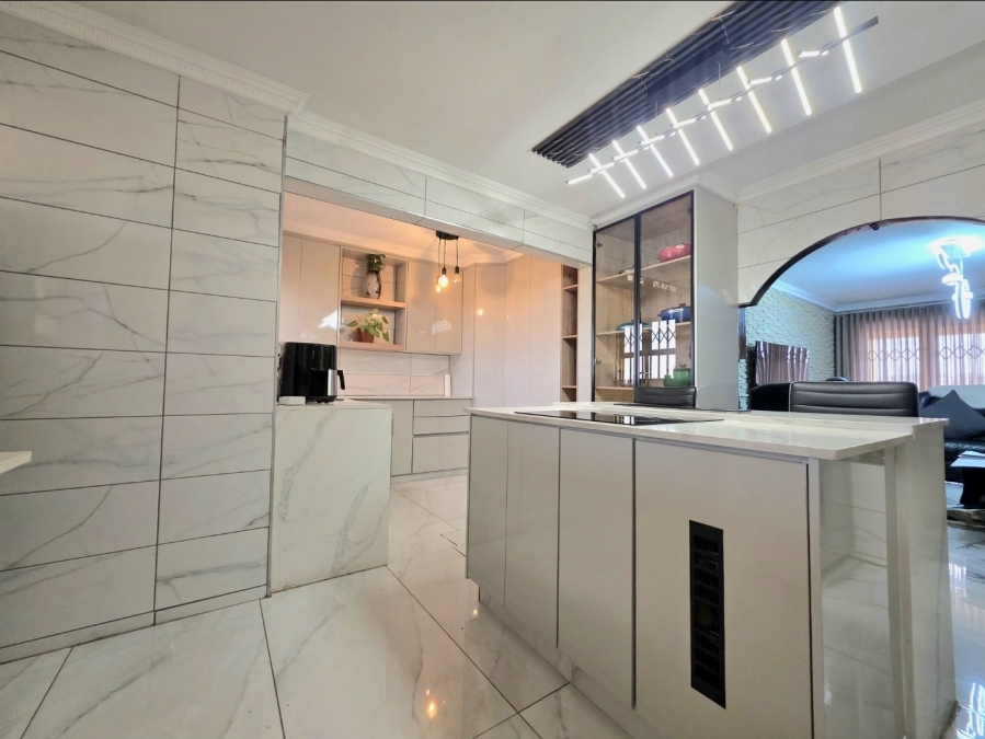 8 Bedroom Property for Sale in Isipingo Hills KwaZulu-Natal