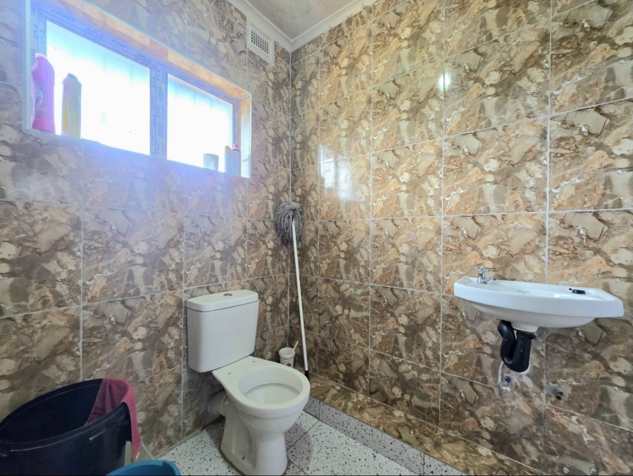 8 Bedroom Property for Sale in Isipingo Hills KwaZulu-Natal