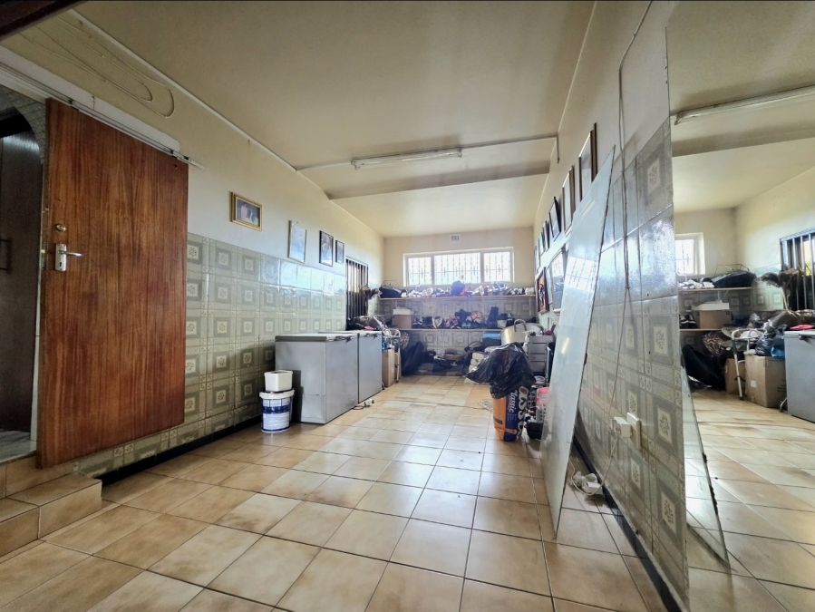 8 Bedroom Property for Sale in Isipingo Hills KwaZulu-Natal