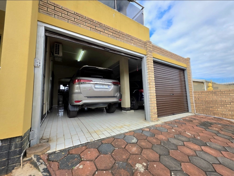 8 Bedroom Property for Sale in Isipingo Hills KwaZulu-Natal