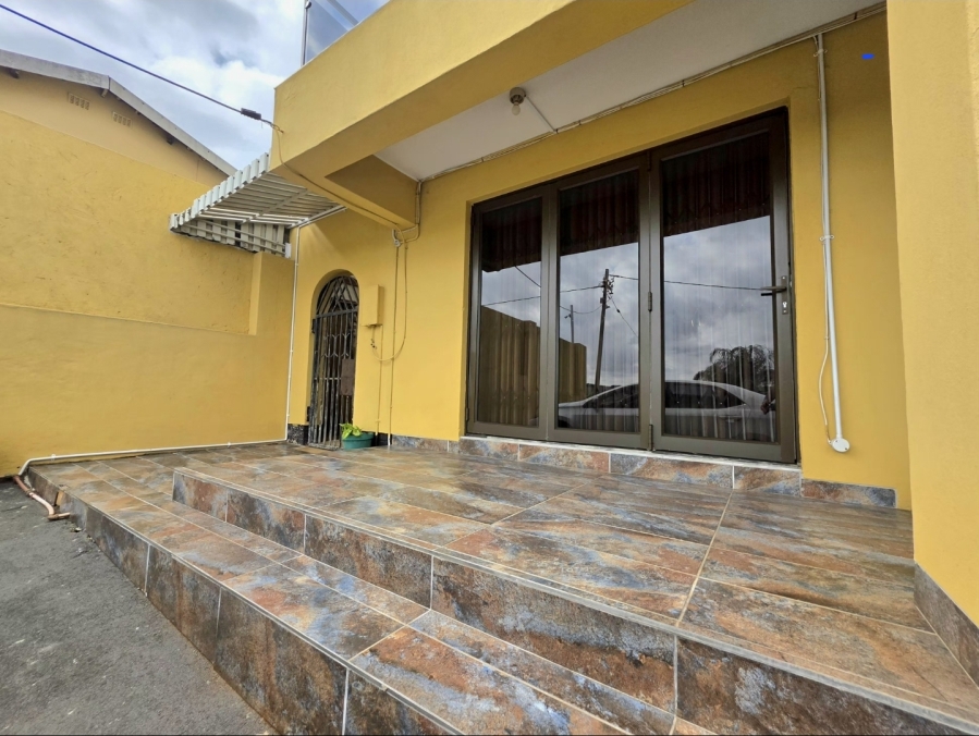 8 Bedroom Property for Sale in Isipingo Hills KwaZulu-Natal