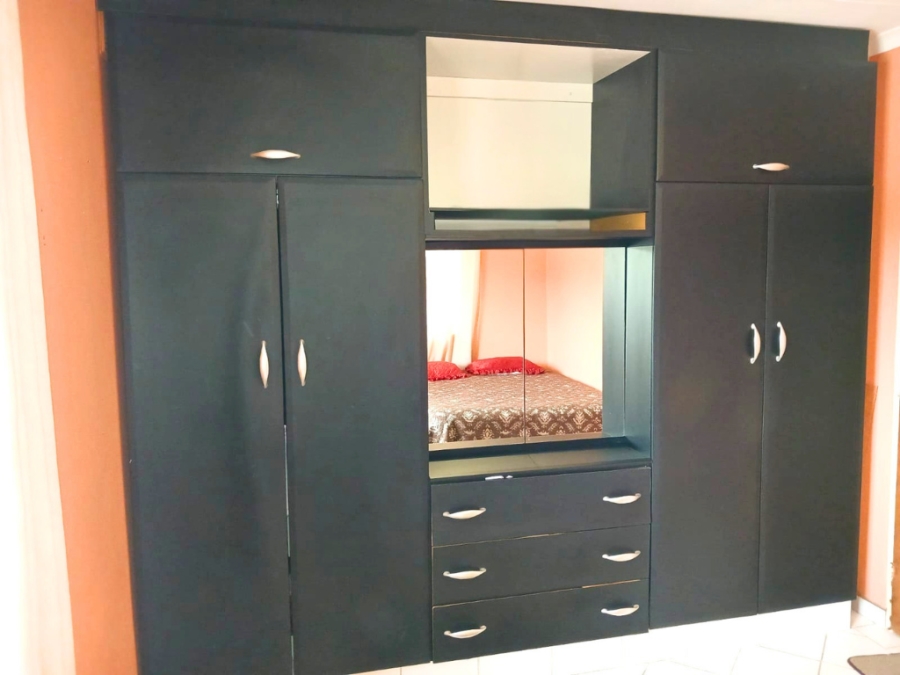 3 Bedroom Property for Sale in Gandhinagar KwaZulu-Natal