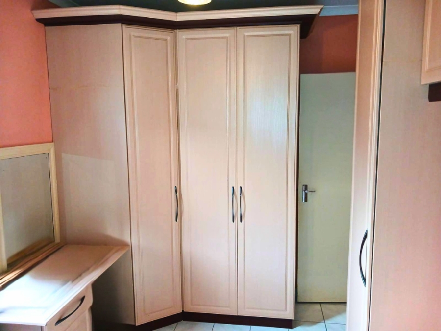 3 Bedroom Property for Sale in Gandhinagar KwaZulu-Natal