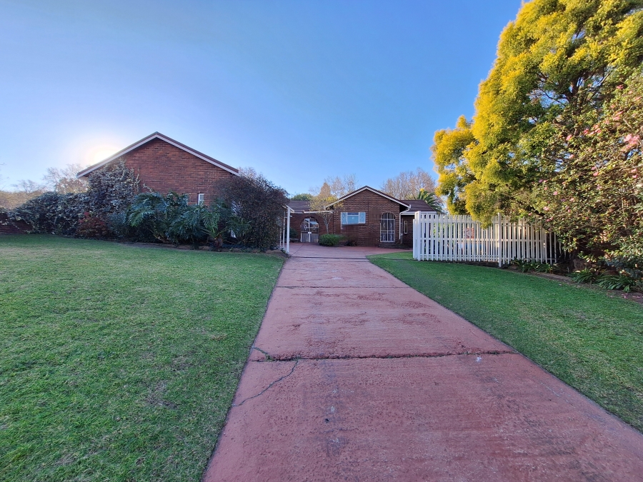 3 Bedroom Property for Sale in Schuinshoogte KwaZulu-Natal