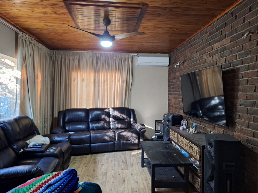 3 Bedroom Property for Sale in Schuinshoogte KwaZulu-Natal