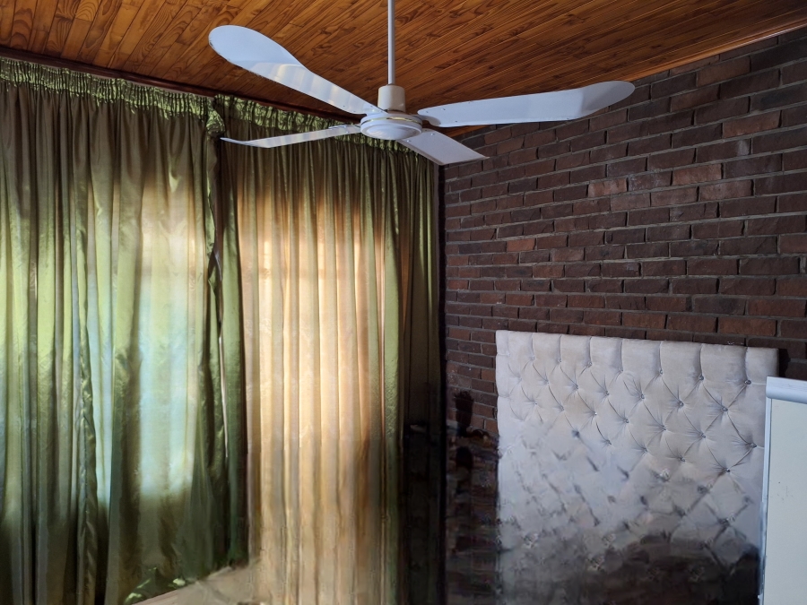 3 Bedroom Property for Sale in Schuinshoogte KwaZulu-Natal