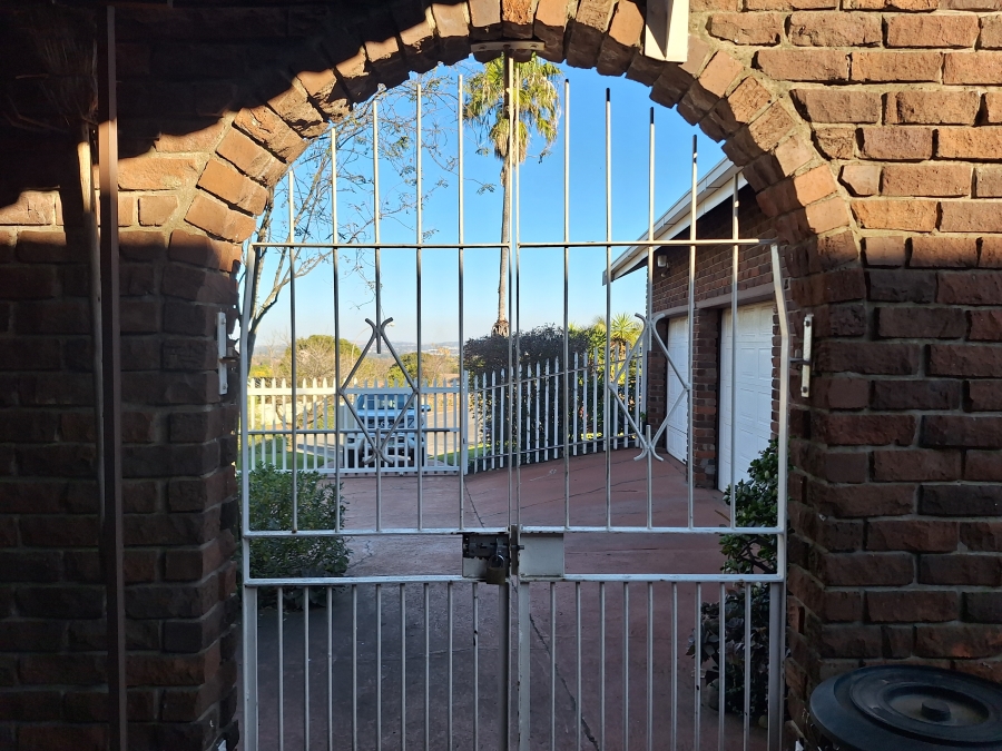 3 Bedroom Property for Sale in Schuinshoogte KwaZulu-Natal