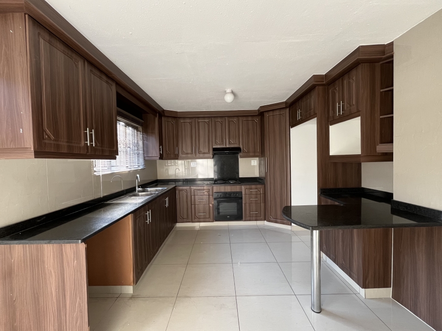 3 Bedroom Property for Sale in Northcroft KwaZulu-Natal