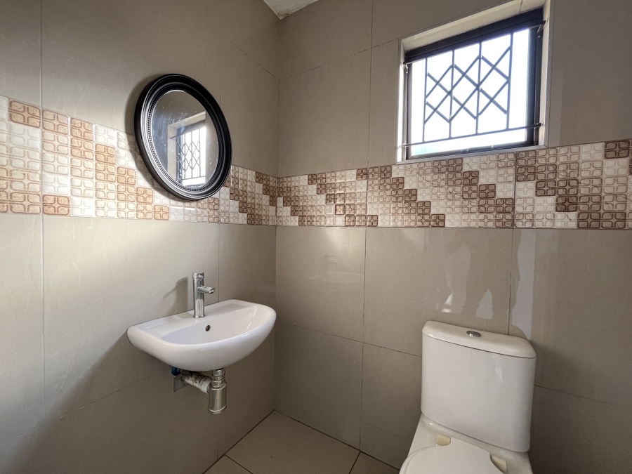 3 Bedroom Property for Sale in Northcroft KwaZulu-Natal