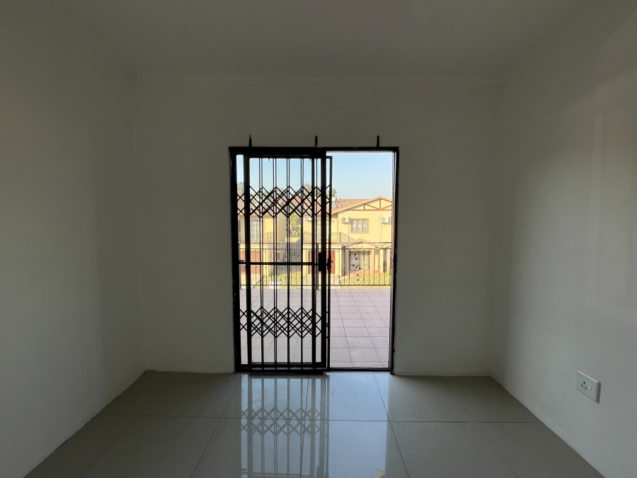 3 Bedroom Property for Sale in Northcroft KwaZulu-Natal