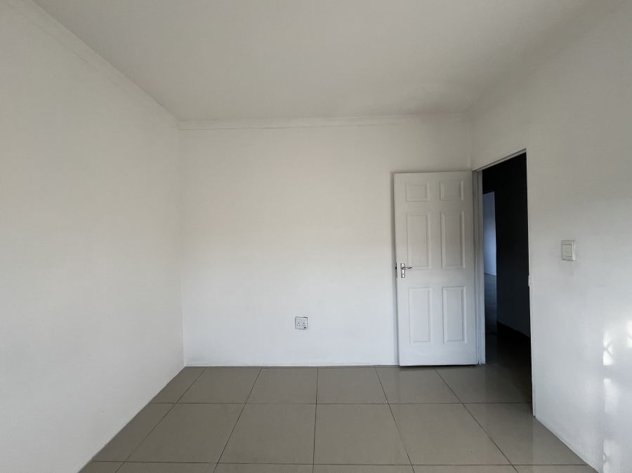3 Bedroom Property for Sale in Northcroft KwaZulu-Natal
