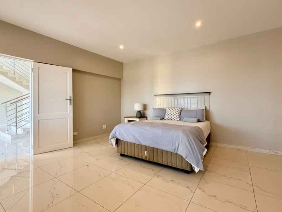 6 Bedroom Property for Sale in Sheffield Beach KwaZulu-Natal