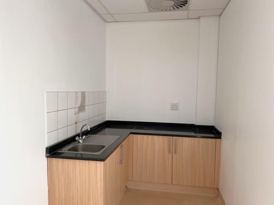To Let Commercial Property for Rent in Umhlanga Ridge KwaZulu-Natal
