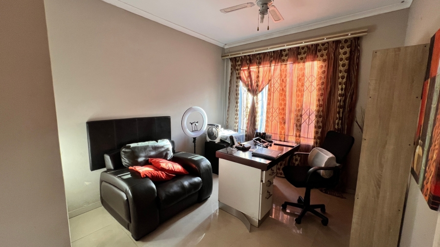 5 Bedroom Property for Sale in Bluff KwaZulu-Natal