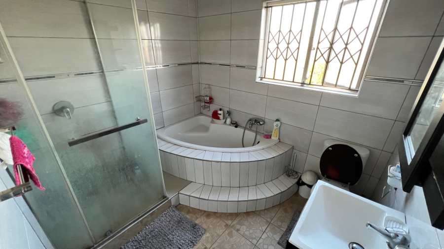 5 Bedroom Property for Sale in Bluff KwaZulu-Natal