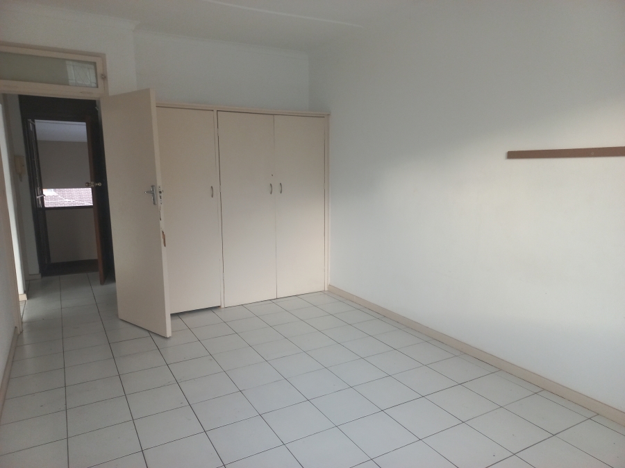 To Let 1 Bedroom Property for Rent in Essenwood KwaZulu-Natal