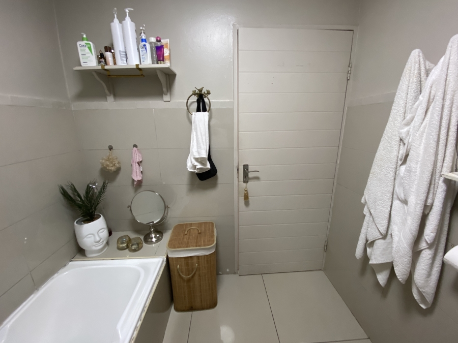 To Let 2 Bedroom Property for Rent in Westbrook KwaZulu-Natal