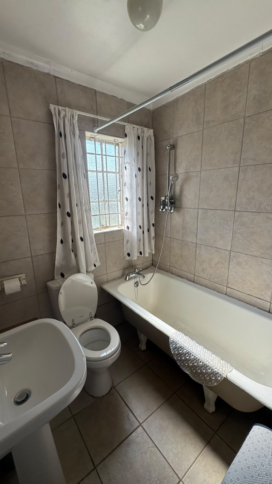 To Let 2 Bedroom Property for Rent in Ottos Bluff KwaZulu-Natal
