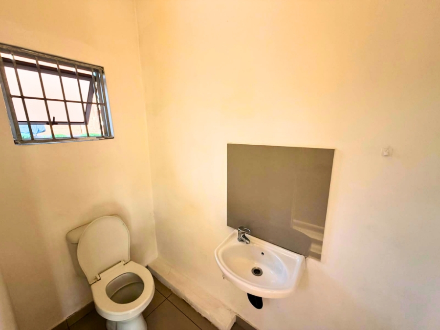 To Let Commercial Property for Rent in Raisethorpe KwaZulu-Natal