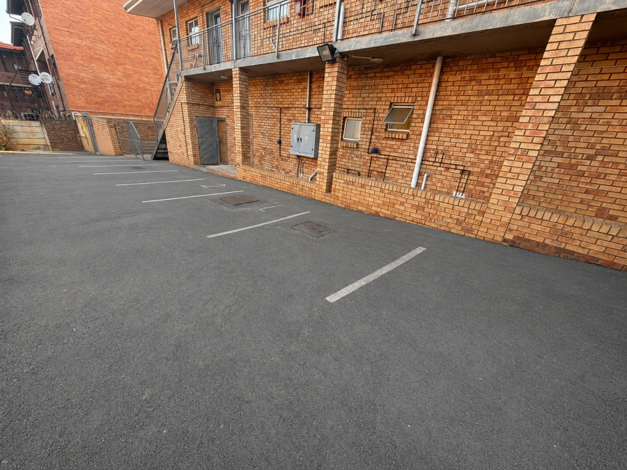 To Let Commercial Property for Rent in Raisethorpe KwaZulu-Natal