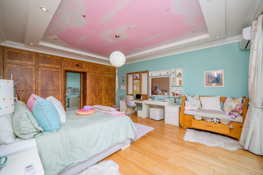 6 Bedroom Property for Sale in Glenwood KwaZulu-Natal
