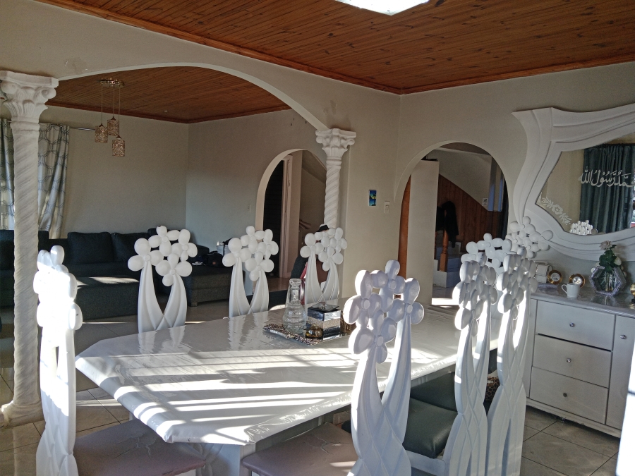 6 Bedroom Property for Sale in Raisethorpe KwaZulu-Natal