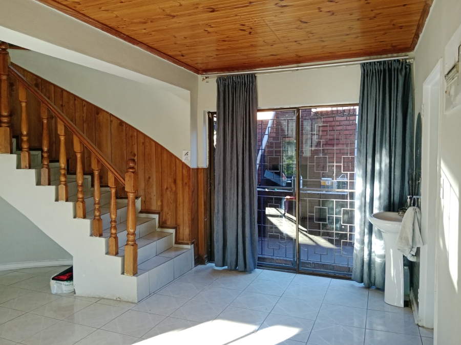 6 Bedroom Property for Sale in Raisethorpe KwaZulu-Natal