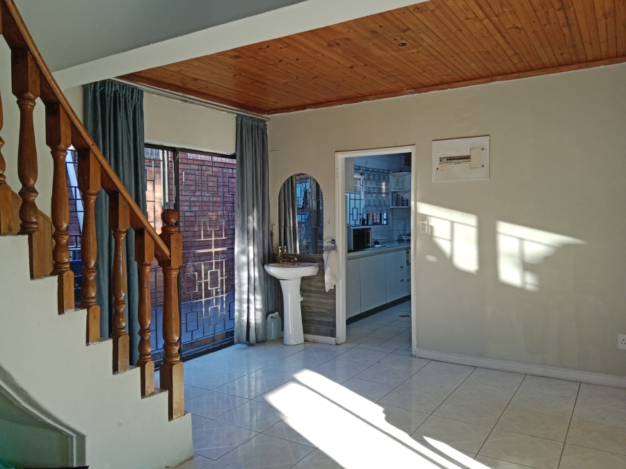 6 Bedroom Property for Sale in Raisethorpe KwaZulu-Natal