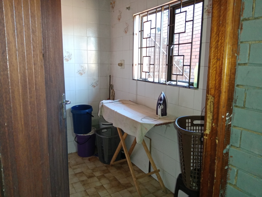 6 Bedroom Property for Sale in Raisethorpe KwaZulu-Natal