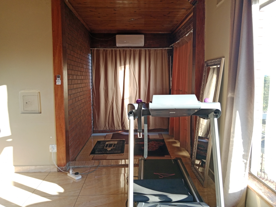 6 Bedroom Property for Sale in Raisethorpe KwaZulu-Natal