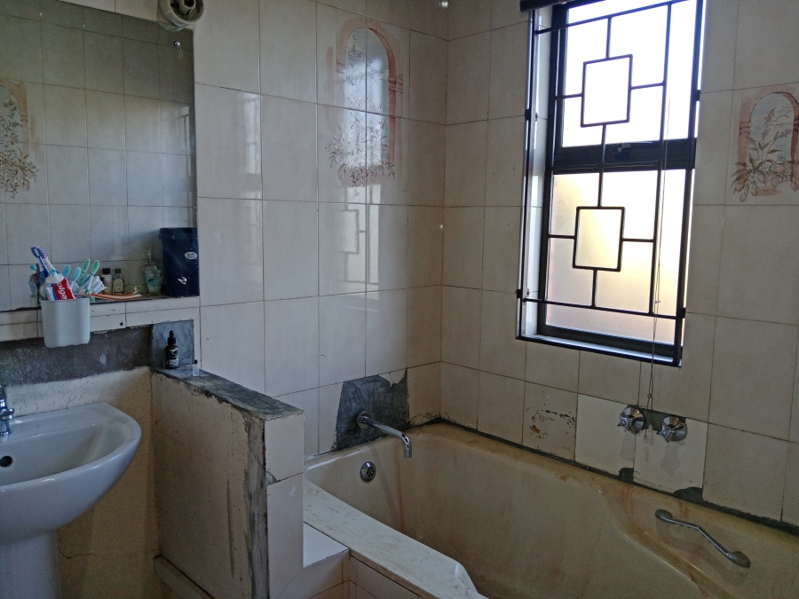 6 Bedroom Property for Sale in Raisethorpe KwaZulu-Natal