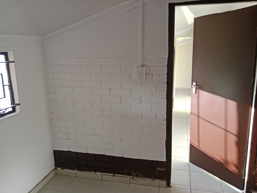 6 Bedroom Property for Sale in Raisethorpe KwaZulu-Natal