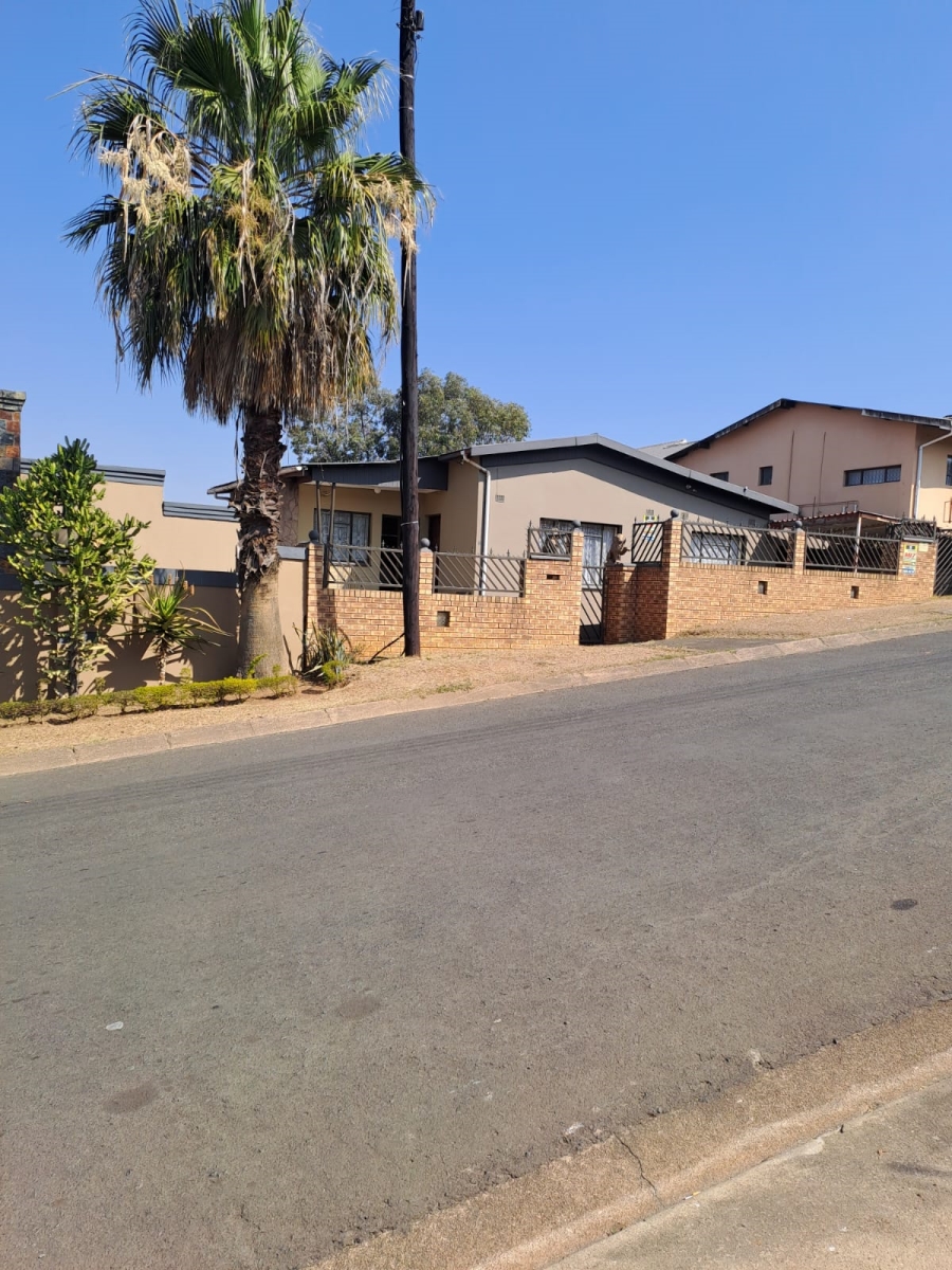 5 Bedroom Property for Sale in Newholme KwaZulu-Natal