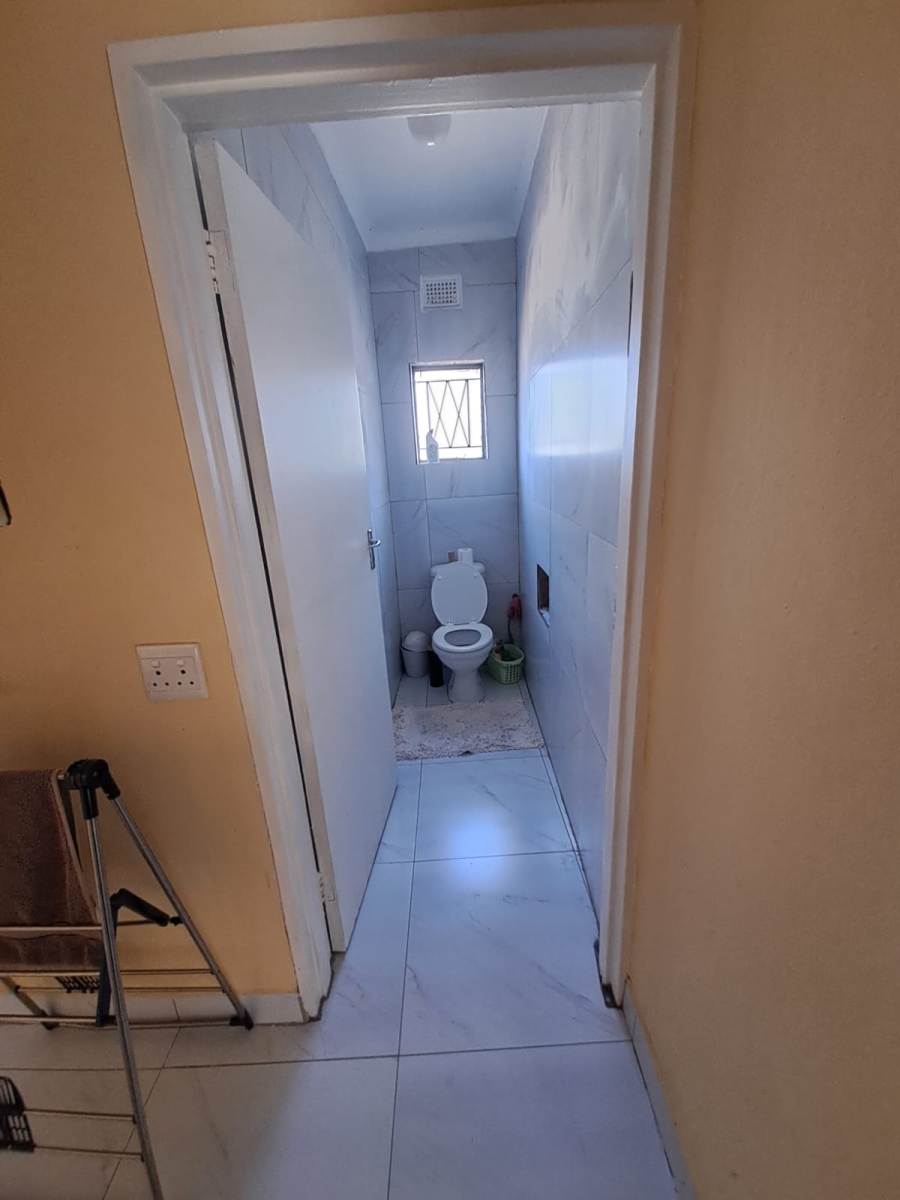 5 Bedroom Property for Sale in Newholme KwaZulu-Natal